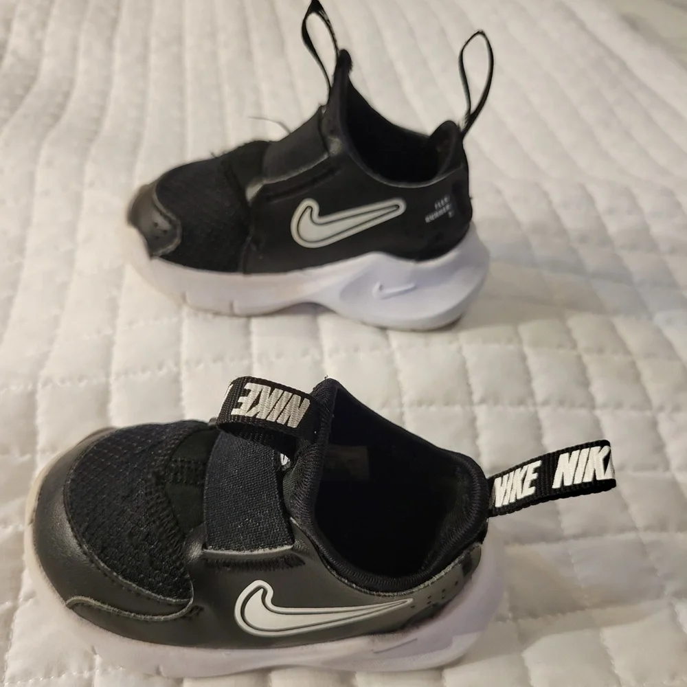 Nike Black Flex Runner 3 Sneakers Baby Size 4C Athletic Sporty Comfort Fan Fun
